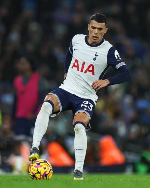 Tottenham Hotspur 'dan Pedro Porro, Premier League maçında topu kontrol ediyor Manchester City, Etihad Stadyumu' nda Tottenham Hotspur 'a karşı, 23 Kasım 2024
