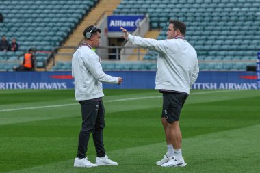 İngiltere 'den Marcus Smith ve İngiltere' den Jamie George, 24 Kasım 2024 'te Birleşik Krallık' taki Allianz Stadyumu, Twickenham 'da oynanan İngiltere - Japonya maçında geldiler.