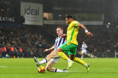West Bromwich Albion takımından Torbjrn Heggem, Norwich City 'li Onel Hernndez' i, West Bromwich Albion 'a karşı Norwich City maçında, 23 Kasım 2024' te, Birleşik Krallık 'ın başkenti Hawthorns' ta son bir hendek mücadelesi veriyor.