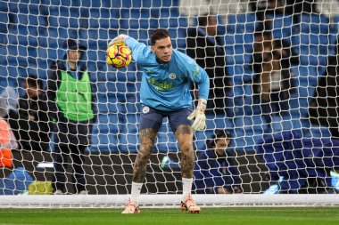 Manchester City 'den Ederson Premier League maçında ısınma turunda Manchester City ile Tottenham Hotspur arasında Etihad Stadyumu, Manchester, Birleşik Krallık, 23 Kasım 2024