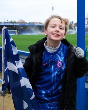 Taraftarlar Barclays Kadınlar Süper Ligi karşılaşması öncesinde Kingsmeadow Stadyumu 'na geldiler. Chelsea FC Kadınlar Manchester United Women' a karşı Kingsmeadow Stadyumu, Kingsmeadow, Thames, İngiltere, 24 Kasım 2024
