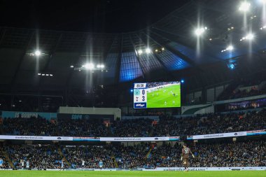 Manchester City taraftarları Premier League maçında erken ayrılırken Etihad Stadyumu 'nda Manchester City Tottenham Hotspur' a karşı, 23 Kasım 2024