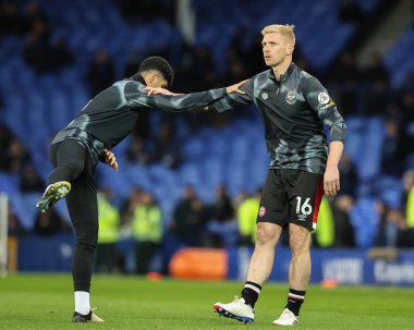 Brentford 'dan Ben Mee Premier Lig maçında Everton' a karşı Goodison Park, Liverpool, Birleşik Krallık 'ta 23 Kasım 2024' te oynanan ısınma maçında