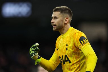 Tottenham Hotspur 'dan Guglielmo Vicario Premier League maçında Manchester City' ye karşı Tottenham Hotspur, Etihad Stadyumu, Manchester, İngiltere, 23 Kasım 2024