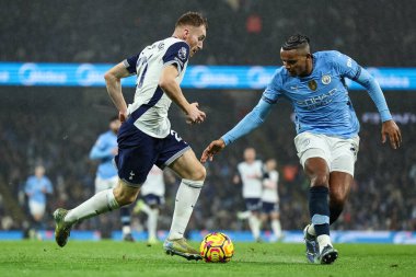 Tottenham Hotspur 'dan Dejan Kulusevski, Manchester City' nin 23 Kasım 2024 'te Etihad Stadyumu' nda Tottenham Hotspur 'a karşı oynadığı Premier Lig karşılaşmasında Manchester City' den Manuel Akanji ile karşılaşacak.