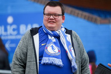 Taraftarlar Barclays Kadınlar Süper Ligi karşılaşması öncesinde Kingsmeadow Stadyumu 'na geldiler. Chelsea FC Kadınlar Manchester United Women' a karşı Kingsmeadow Stadyumu, Kingsmeadow, Thames, İngiltere, 24 Kasım 2024