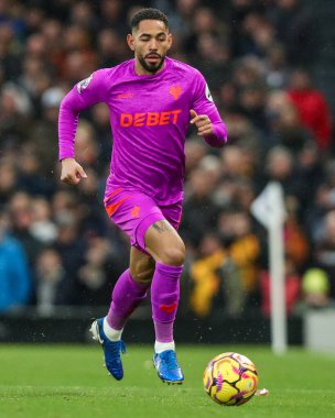 Wolverhampton Wanderers takımından Matheus Cunha, 23 Kasım 2024 'te Craven Cottage, Londra' da oynanan Premier League maçında topla koşuyor.