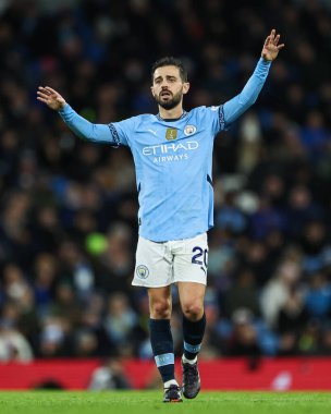 Manchester City 'den Bernardo Silva, 23 Kasım 2024 tarihinde Etihad Stadyumu' nda Manchester City ile Tottenham Hotspur arasındaki Premier League maçında tepki gösterdi.