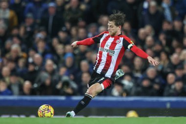 Brentford 'dan Mathias Jensen, 23 Kasım 2024' te Goodison Park, Liverpool 'da oynanan Premier League maçında Everton Brentford' a karşı.