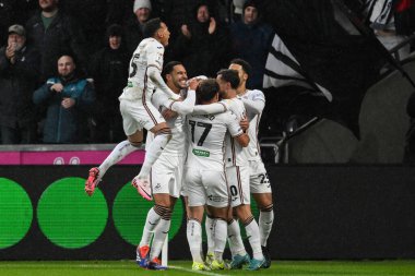 Swansea City 'den Harry Darling, 24 Kasım 2024' te İngiltere 'nin Swansea.com Stadyumu' nda oynanan Swansea City-Leeds United maçında 1-0 kazanma golünü kutluyor.