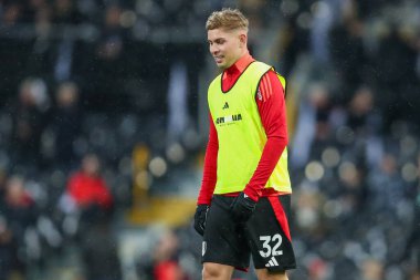 Fulham 'dan Emile Smith Rowe, 23 Kasım 2024' te Craven Cottage, Londra 'da oynanan Premier League maçından önce Wolverhampton Wanderers' a karşı ısınıyor.