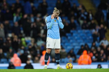 Manchester City 'den Erling Haaland, 23 Kasım 2024 tarihinde Etihad Stadyumu' nda oynanan Premier League maçında Manchester City Tottenham Hotspur 'a karşı dördüncü golü attığı için üzgün.