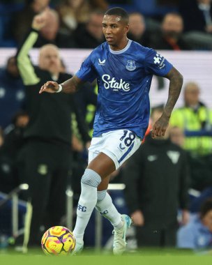 Everton 'dan Ashley Young Premier Lig maçı sırasında Everton - Brentford Goodison Park, Liverpool, İngiltere' de, 23 Kasım 2024