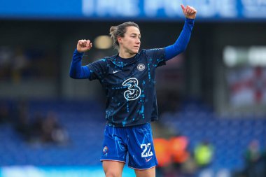 Chelsea 'li Lucy Bronze Barclays Kadınlar Süper Ligi' nde Chelsea FC Kadınlar Manchester United Women 'a karşı Kingsmeadow Stadyumu' nda 24 Kasım 2024 'te oynanan karşılaşma öncesinde ısınıyor.