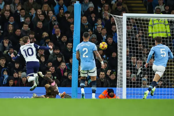 Tottenham Hotspur 'dan James Maddison Premier League maçında Manchester City ile Tottenham Hotspur arasında 23 Kasım 2024' te Etihad Stadyumu 'nda 2-0 berabere kaldı.