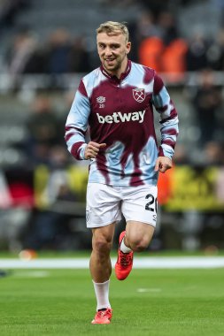 West Ham United takımından Jarrod Bowen, Premier League karşılaşması öncesinde St. James 's Park, Newcastle, İngiltere' de oynanan maç öncesi ısınma maçında Newcastle United 'a karşı West Ham United' ı yendi.