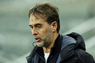 West Ham United 'ın Julen Lopetegui teknik direktörü, Premier Lig maçı Newcastle United' a karşı West Ham United maçında 25 Kasım 2024 'te St. James' s Park, Newcastle 'a geldi.
