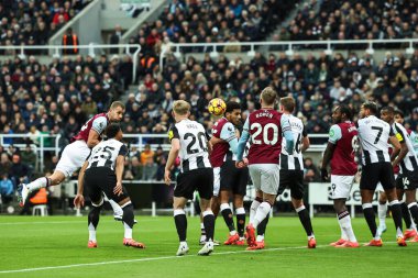 West Ham United takımından Tom Souek, Premier League maçında West Ham United 'a karşı St. James' s Park, Newcastle, İngiltere 'de 25 Kasım 2024' te oynanan maçta 0-1 berabere kaldı.