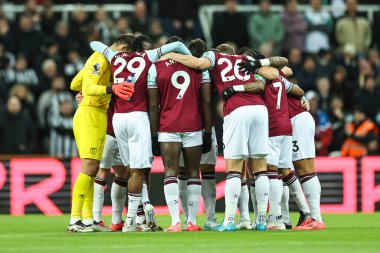 West Ham United takımı, Premier Lig maçı Newcastle United 'a karşı St. James' s Park, Newcastle, İngiltere 'de 25 Kasım 2024' te bir araya geldi.