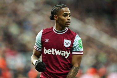 West Ham United 'dan Crysencio Summerville Premier League maçı sırasında Newcastle United, West Ham United' a karşı St. James 's Park, Newcastle, İngiltere, 25 Kasım 2024