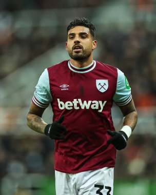 West Ham United 'dan Emerson Palmieri Premier League maçı sırasında Newcastle United ile West Ham United St. James' s Park, Newcastle, İngiltere, 25 Kasım 2024