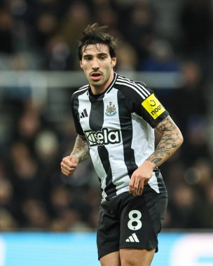 Newcastle United 'dan Sandro Tonali Premier Lig karşılaşmasında Newcastle United ile West Ham United arasındaki St. James' s Park, Newcastle, İngiltere, 25 Kasım 2024