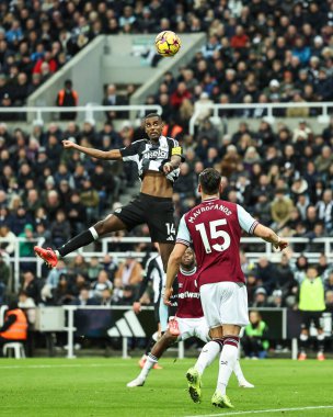 Newcastle United takımından Callum Wilson, 25 Kasım 2024 'te St. James' s Park, Newcastle, İngiltere 'de oynanan Premier League maçı Newcastle United - West Ham United maçında kaleye doğru ilerliyor.