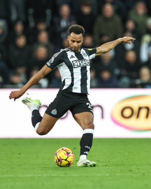 Newcastle United takımından Jacob Murphy, 25 Kasım 2024 'te St. James' s Park, Newcastle, İngiltere 'de oynanan Premier League karşılaşmasında West Ham United' a karşı maç yaptı.