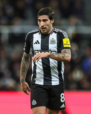 Newcastle United 'dan Sandro Tonali Premier Lig karşılaşmasında Newcastle United ile West Ham United arasındaki St. James' s Park, Newcastle, İngiltere, 25 Kasım 2024