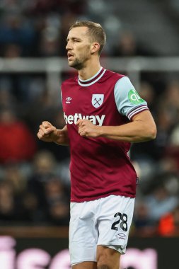 West Ham United 'dan Tom Souek Premier League maçı sırasında Newcastle United ile West Ham United St. James' s Park, Newcastle, İngiltere, 25 Kasım 2024