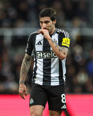 Newcastle United 'dan Sandro Tonali Premier Lig karşılaşmasında Newcastle United ile West Ham United arasındaki St. James' s Park, Newcastle, İngiltere, 25 Kasım 2024