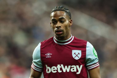 West Ham United 'dan Crysencio Summerville Premier League maçı sırasında Newcastle United, West Ham United' a karşı St. James 's Park, Newcastle, İngiltere, 25 Kasım 2024