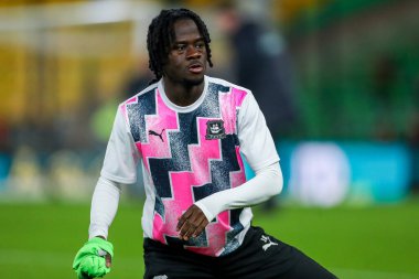 Plymouth Argyle takımından Darko Gyabi, 26 Kasım 2024 'te Norwich City, Norwich Road, Norwich, İngiltere' de Plymouth Argyle maçından önce ısınıyor.