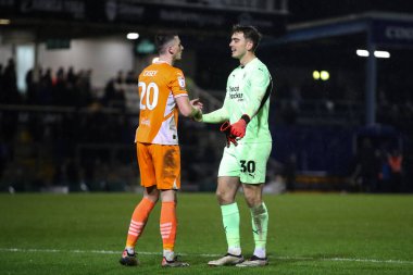 Blackpool 'dan Oliver Casey ve Blackpool' dan Harry Tyrer, 26 Kasım 2024 'te İngiltere' nin başkenti Bristol 'da oynanan 1.