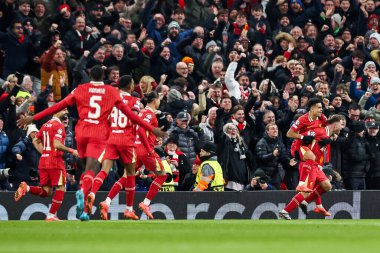 Liverpool 'dan Alexis Mac Allister, UEFA Şampiyonlar Ligi, Lig Faz MD5 Liverpool - Real Madrid maçında 27 Kasım 2024' te Liverpool, İngiltere 'de takım arkadaşları ile birlikte golünü kutluyor.