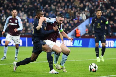 Aston Villa 'dan JohnMcGinn, UEFA Şampiyonlar Ligi, Lig Faz MD5 karşılaşması sırasında UEFA Şampiyonlar Ligi' nden Pierre Kalulu 'yu Villa Park, Birmingham, Birleşik Krallık' ta 27 Kasım 2024 'te Aston Villa' ya karşı Juventus maçında durdurdu.