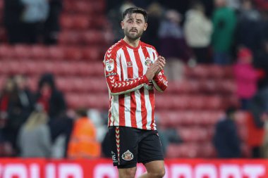 Sunderland 'dan Patrick Roberts, 26 Kasım 202' de İngiltere 'nin Sunderland kentinde oynanan Sunderland-West Bromwich Albion maçında taraftarları alkışlıyor.