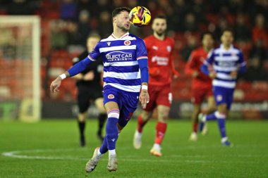 Okuyucu Louie Holzman Sky Bet 1 maçı sırasında Barnsley 'e karşı Oakwell, Barnsley, Birleşik Krallık, 26 Kasım 2024