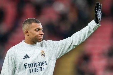 Real Madrid 'den Kylian Mbapp, UEFA Şampiyonlar Ligi, Lig Faz MD5 Liverpool Real Madrid' e karşı Anfield, Liverpool, Birleşik Krallık 'ta 27 Kasım 2024 tarihinden önce taraftarları kabul etmektedir.