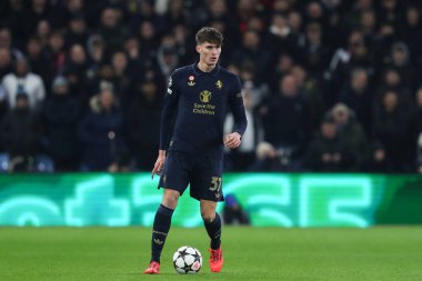 Juventus 'tan Nicol Savona UEFA Şampiyonlar Ligi, Lig Faz MD5 maçı sırasında Villa Park, Birmingham, Birleşik Krallık' ta Aston Villa Juventus 'a karşı 27 Kasım 2024' de maç yapıyor.