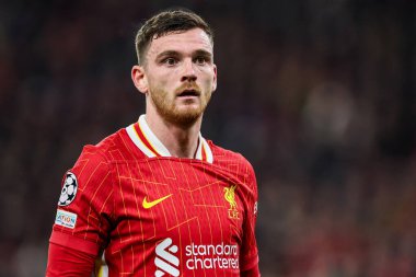 Liverpool 'dan Andy Robertson, UEFA Şampiyonlar Ligi, Lig Faz MD5 Liverpool Real Madrid Anfield, Liverpool, Birleşik Krallık' ta 27 Kasım 2024 'te seyrediyor.