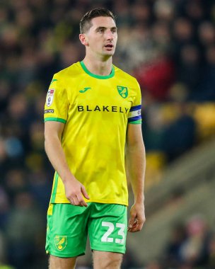 Norwich City 'den Kenny McLean, 26 Kasım 2024' te Norwich City 'nin Carrow Road, Norwich' te Plymouth Argyle 'a karşı oynadığı Sky Bet Şampiyonası maçına bakıyor.