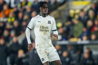 Plymouth Argyle takımından Darko Gyabi, 26 Kasım 2024 'te Norwich City - Plymouth Argyle maçında sahada.