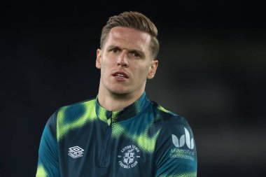 Luton Town 'dan Thomas Kaminski 27 Kasım 2024' te Leeds Road, İngiltere 'de oynanan Sky Bet Şampiyonası maçında maç öncesi ısınma maçında Leeds United Luton Town' a karşı.