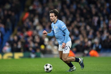 Manchester City 'den Jack Grealish, 26 Kasım 2024 tarihinde Etihad Stadyumu' nda Manchester City ile Feyenoord arasındaki UEFA Şampiyonlar Ligi karşılaşmasında topu aldı.