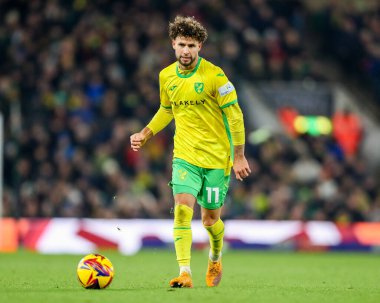 Norwich City 'den Emiliano Marcondes 26 Kasım 2024' te Norwich City, Norwich Road, Norwich, İngiltere 'de Plymouth Argyle maçında topla koşuyor.