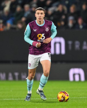 Burnley 'li Maxime Estve, Burnley ile Coventry City' nin 26 Kasım 2024 'te Turf Moor, Burnley' de oynadığı Gökyüzü İddia Şampiyonası maçında görev başında.