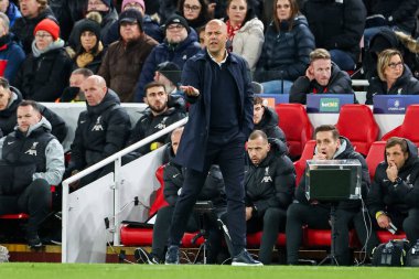 Liverpool 'dan Arne Slot takıma UEFA Şampiyonlar Ligi, Lig Faz MD5 Liverpool Real Madrid Anfield, Liverpool, Birleşik Krallık' ta 27 Kasım 2024 tarihinde takım talimatlarını verir.