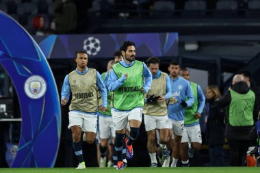 Manchester City 'den Kay Gundogan, 26 Kasım 2024 tarihinde Etihad Stadyumu' nda oynanan UEFA Şampiyonlar Ligi maçında City 'nin ısınmasına liderlik ediyor.