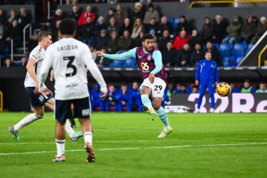 Burnley 'den Josh Laurent 26 Kasım 2024' te Burnley, Burnley, Burnley City 'de oynanan Gökyüzü İddia Şampiyonası maçında gol atarken görülüyor.